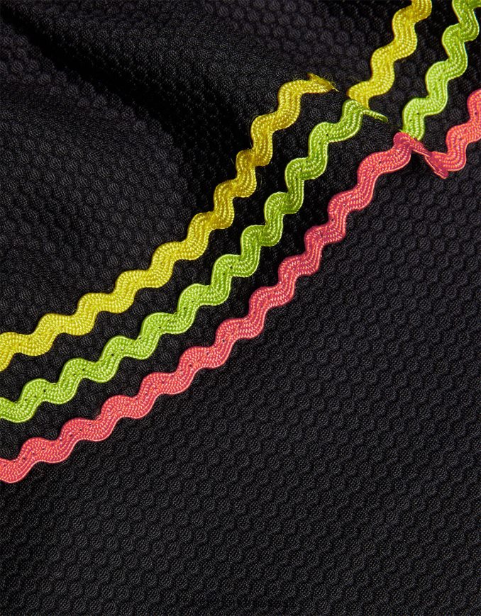 הַלבָּשָׁה Monsoon בגד ים עם כתף אחת במרקם ricrac שָׁחוֹר ילדה HTJ0TZ1858